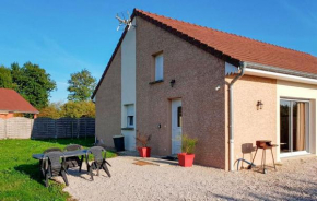 2 Bedroom Cozy Home In La Chapelle-Saint-Sauv